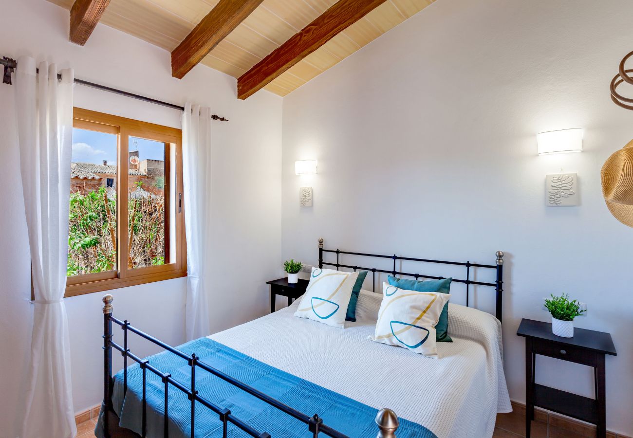 Country house in Santanyi - Sa Madoneta charming holiday house with stunning views and swimming pool in Santanyí