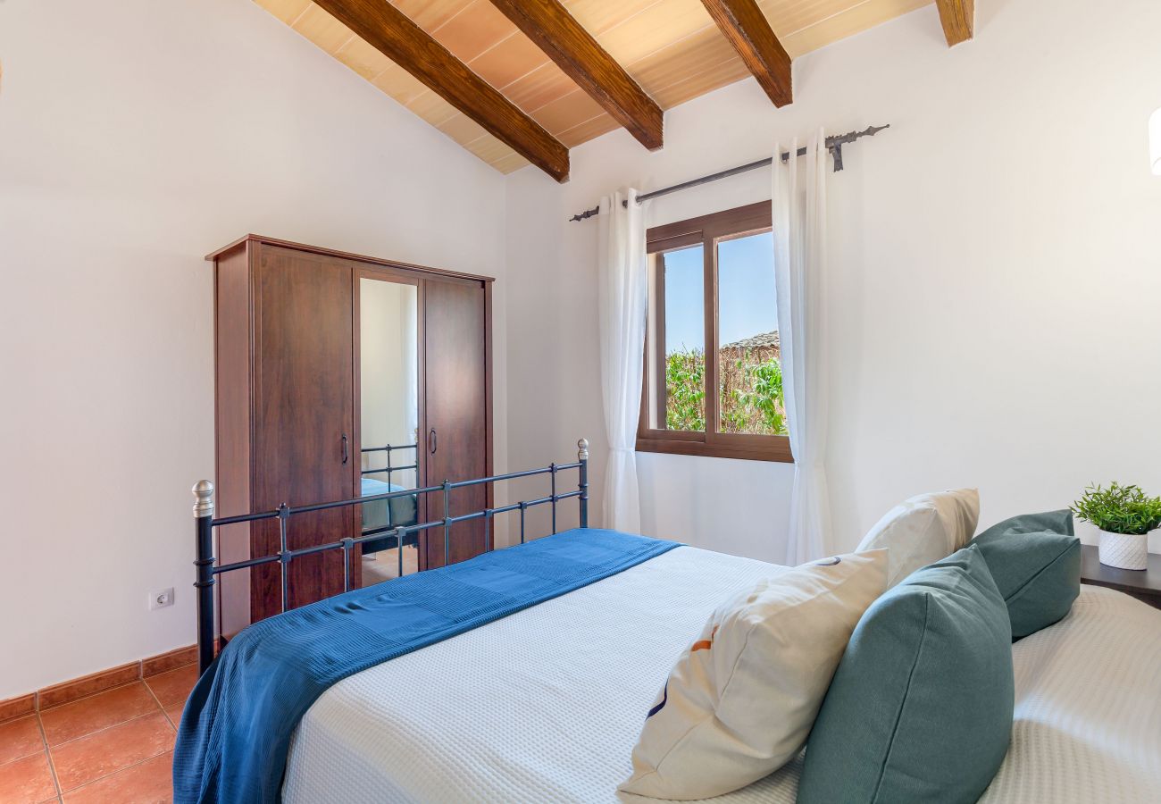 Country house in Santanyi - Sa Madoneta charming holiday house with stunning views and swimming pool in Santanyí