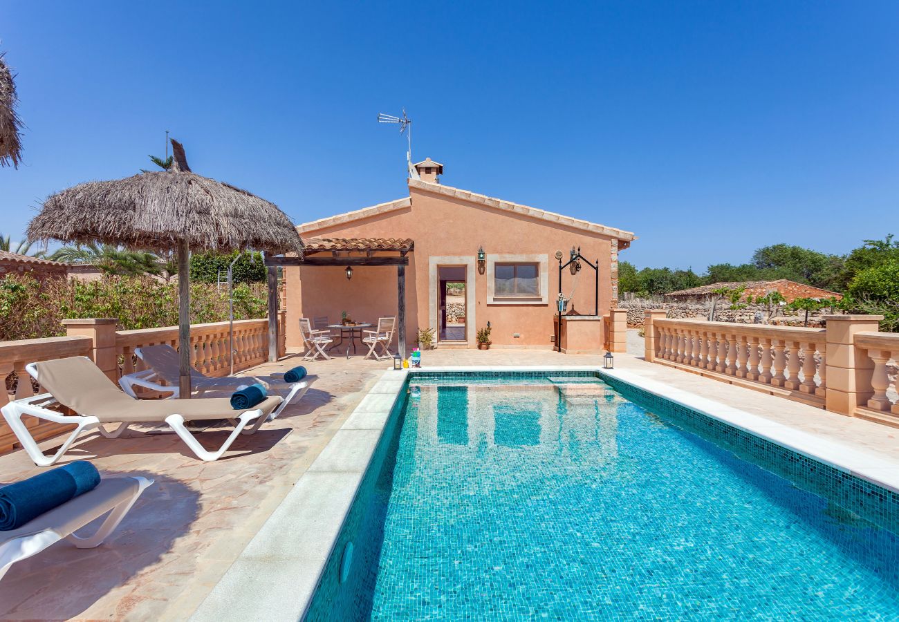 Country house in Santanyi - Sa Madoneta charming holiday house with stunning views and swimming pool in Santanyí