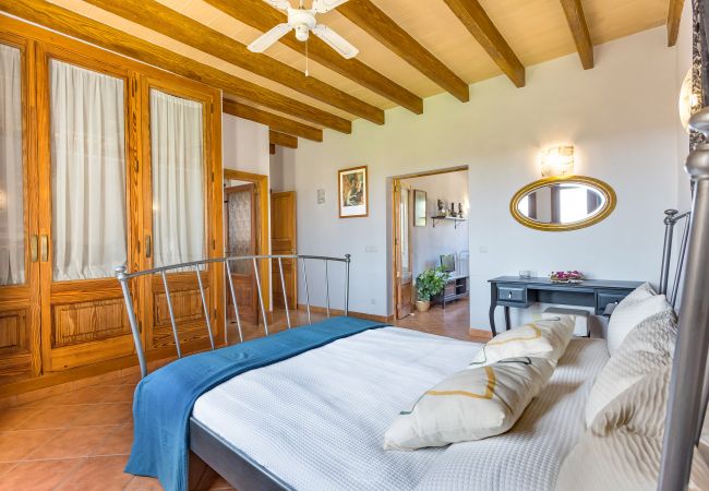 Country house in Porto Petro - Finca Domingo traditional holiday house in a quiet area in Portopetro Country house in Porto Petro - Finca Domingo traditional holiday house in a quiet area in Portopetro