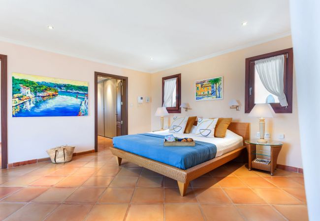 Country house in Cala Figuera - Can Molino Holiday home with heated pool in peaceful surroundings near Santanyí, close to the beach Country house in Cala Figuera - Can Molino Holiday home with heated pool in peaceful surroundings near Santanyí, close to the beach