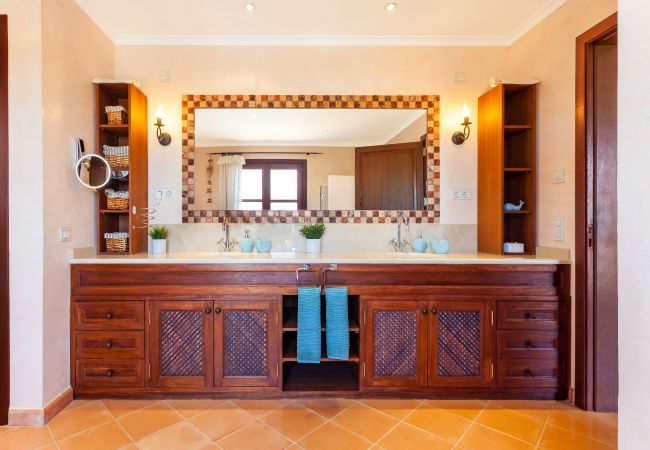 Country house in Cala Figuera - Can Molino Holiday home with heated pool in peaceful surroundings near Santanyí, close to the beach Country house in Cala Figuera - Can Molino Holiday home with heated pool in peaceful surroundings near Santanyí, close to the beach