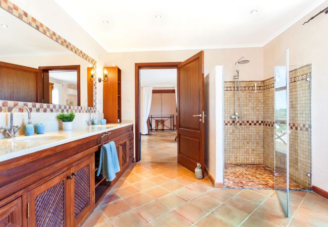 Country house in Cala Figuera - Can Molino Holiday home with heated pool in peaceful surroundings near Santanyí, close to the beach Country house in Cala Figuera - Can Molino Holiday home with heated pool in peaceful surroundings near Santanyí, close to the beach
