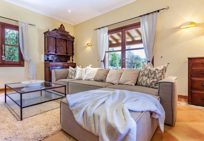 Country house in Cala Figuera - Can Molino Holiday home with heated pool in peaceful surroundings near Santanyí, close to the beach Country house in Cala Figuera - Can Molino Holiday home with heated pool in peaceful surroundings near Santanyí, close to the beach