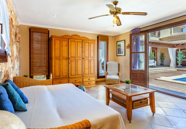 Country house in Cala Figuera - Can Molino Holiday home with heated pool in peaceful surroundings near Santanyí, close to the beach Country house in Cala Figuera - Can Molino Holiday home with heated pool in peaceful surroundings near Santanyí, close to the beach