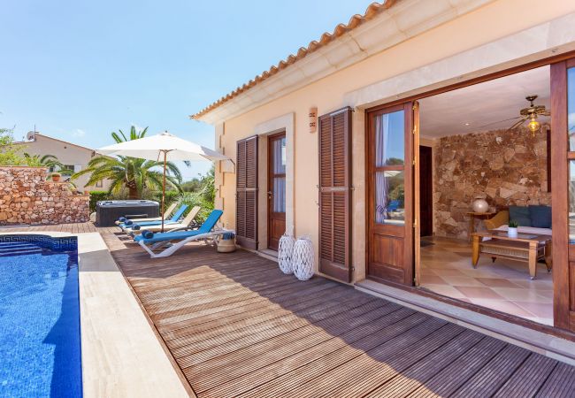 Country house in Cala Figuera - Can Molino Holiday home with heated pool in peaceful surroundings near Santanyí, close to the beach Country house in Cala Figuera - Can Molino Holiday home with heated pool in peaceful surroundings near Santanyí, close to the beach