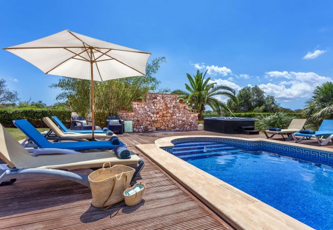 Country house in Cala Figuera - Can Molino Holiday home with heated pool in peaceful surroundings near Santanyí, close to the beach Country house in Cala Figuera - Can Molino Holiday home with heated pool in peaceful surroundings near Santanyí, close to the beach