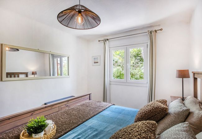 Chalet in Santanyi - La Casa Escaniana Cozy Holiday house with a Heated Pool, Only 200 m from the Beach in Cala Santanyi Chalet in Santanyi - La Casa Escaniana Cozy Holiday house with a Heated Pool, Only 200 m from the Beach in Cala Santanyi