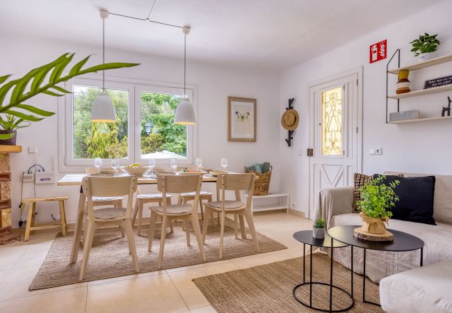 Chalet in Santanyi - La Casa Escaniana Cozy Holiday house with a Heated Pool, Only 200 m from the Beach in Cala Santanyi Chalet in Santanyi - La Casa Escaniana Cozy Holiday house with a Heated Pool, Only 200 m from the Beach in Cala Santanyi