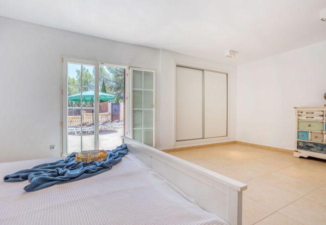 Villa in Cala Santanyi - Villa Escaletas holiday house just 600 m from Cala Santanyí beach with pool and air conditioning Villa in Cala Santanyi - Villa Escaletas holiday house just 600 m from Cala Santanyí beach with pool and air conditioning