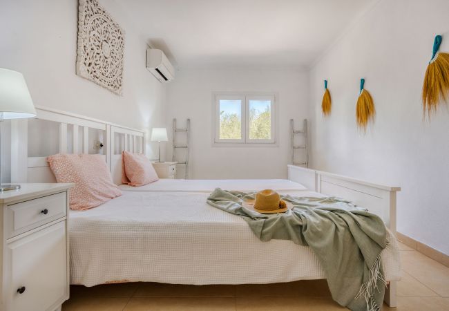 Villa in Cala Santanyi - Villa Escaletas holiday house just 600 m from Cala Santanyí beach with pool and air conditioning Villa in Cala Santanyi - Villa Escaletas holiday house just 600 m from Cala Santanyí beach with pool and air conditioning