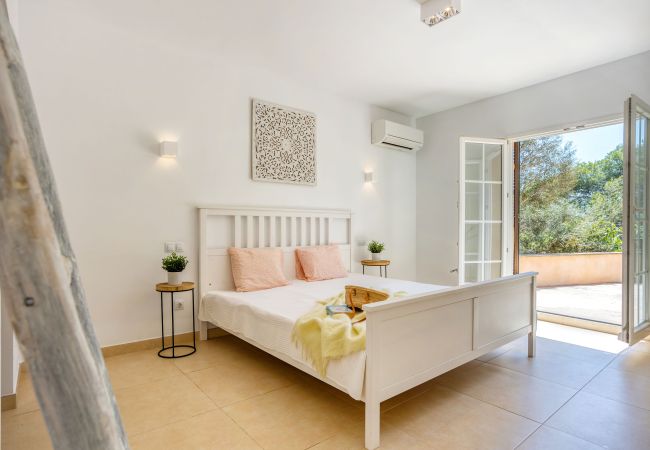 Villa in Cala Santanyi - Villa Escaletas holiday house just 600 m from Cala Santanyí beach with pool and air conditioning Villa in Cala Santanyi - Villa Escaletas holiday house just 600 m from Cala Santanyí beach with pool and air conditioning
