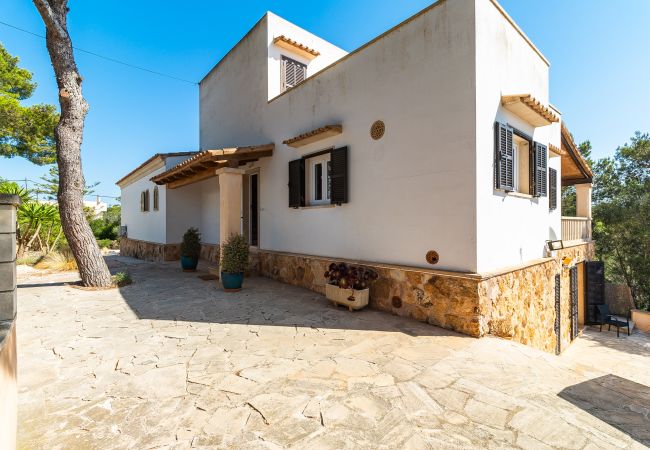 Villa in Cala Santanyi - Villa Escaletas holiday house just 600 m from Cala Santanyí beach with pool and air conditioning Villa in Cala Santanyi - Villa Escaletas holiday house just 600 m from Cala Santanyí beach with pool and air conditioning
