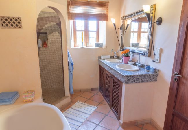 Country house in Santanyi - Finca Aries Mallorcan style finca for monthly rentals in Santanyi Country house in Santanyi - Finca Aries Mallorcan style finca for monthly rentals in Santanyi