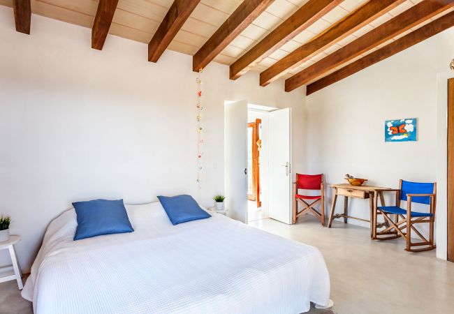 Country house in Felanitx - Finca Son Negre holiday house with pool in a natural setting in Felanitx perfect for large families and yoga Country house in Felanitx - Finca Son Negre holiday house with pool in a natural setting in Felanitx perfect for large families and yoga