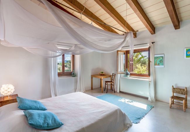 Country house in Felanitx - Finca Son Negre holiday house with pool in a natural setting in Felanitx perfect for large families and yoga Country house in Felanitx - Finca Son Negre holiday house with pool in a natural setting in Felanitx perfect for large families and yoga