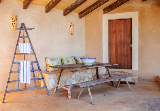 Country house in Felanitx - Finca Son Negre holiday house with pool in a natural setting in Felanitx perfect for large families and yoga Country house in Felanitx - Finca Son Negre holiday house with pool in a natural setting in Felanitx perfect for large families and yoga