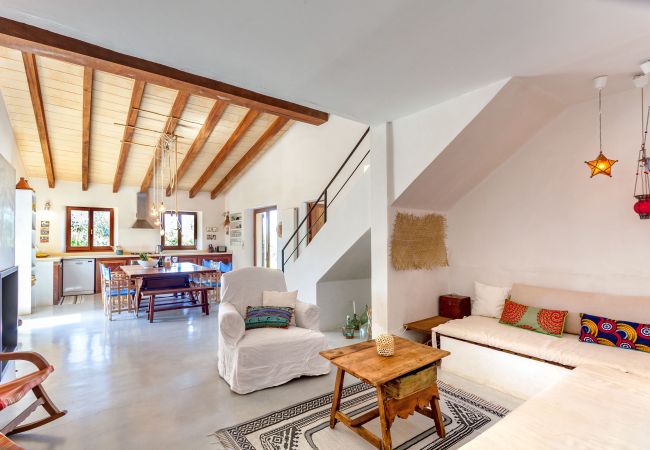 Country house in Felanitx - Finca Son Negre holiday house with pool in a natural setting in Felanitx perfect for large families and yoga Country house in Felanitx - Finca Son Negre holiday house with pool in a natural setting in Felanitx perfect for large families and yoga