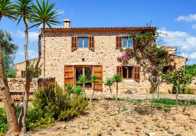 Country house in Felanitx - Finca Son Negre holiday house with pool in a natural setting in Felanitx perfect for large families and yoga Country house in Felanitx - Finca Son Negre holiday house with pool in a natural setting in Felanitx perfect for large families and yoga