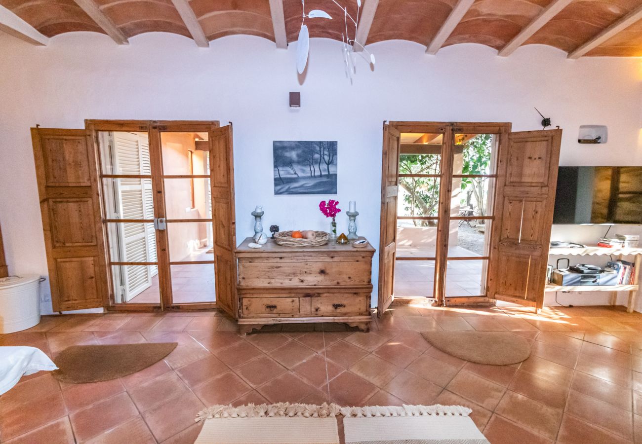 Country house in Santanyi - Can Blai Blai - country house with idyllic garden, views and swimming pool 