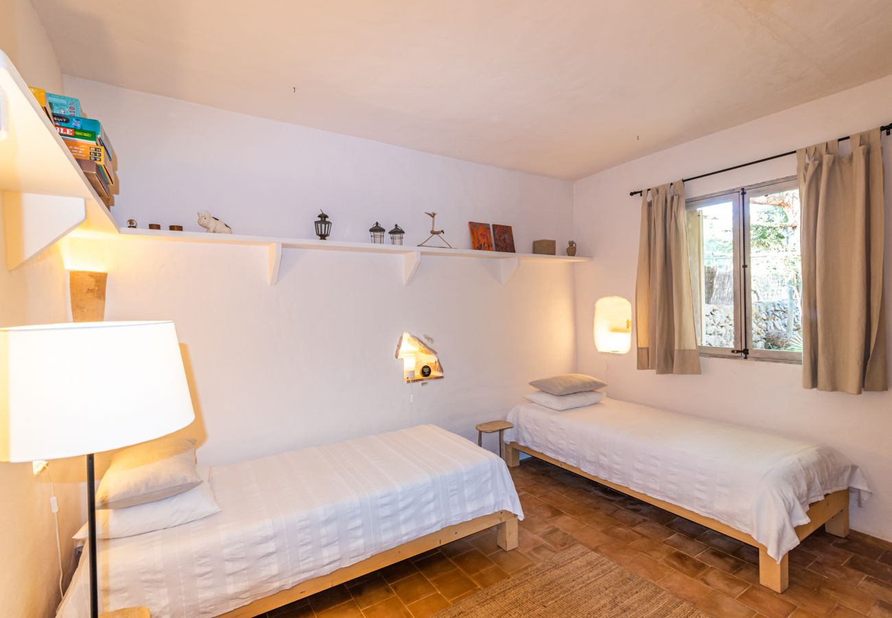 Country house in Santanyi - Can Blai Blai country house with garden, views and swimming pool in Santanyi