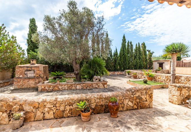 House in Es Llombards - Sa Bassa charming country holiday house with pool close to the village Es Llombards House in Es Llombards - Sa Bassa charming country holiday house with pool close to the village Es Llombards