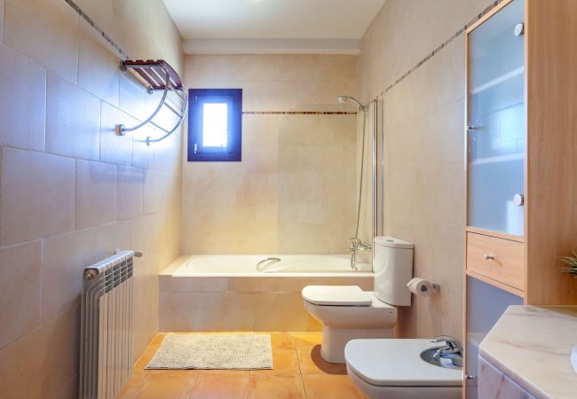 House in Es Llombards - Sa Bassa charming country holiday house with pool close to the village Es Llombards House in Es Llombards - Sa Bassa charming country holiday house with pool close to the village Es Llombards