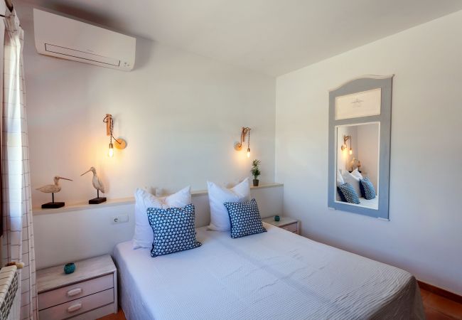 House in Es Llombards - Sa Bassa charming country holiday house with pool close to the village Es Llombards House in Es Llombards - Sa Bassa charming country holiday house with pool close to the village Es Llombards