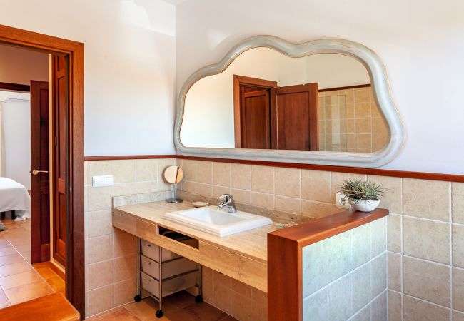 House in Es Llombards - Sa Bassa charming country holiday house with pool close to the village Es Llombards House in Es Llombards - Sa Bassa charming country holiday house with pool close to the village Es Llombards