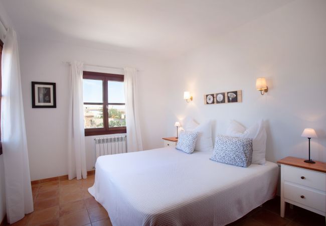 House in Es Llombards - Sa Bassa charming country holiday house with pool close to the village Es Llombards House in Es Llombards - Sa Bassa charming country holiday house with pool close to the village Es Llombards