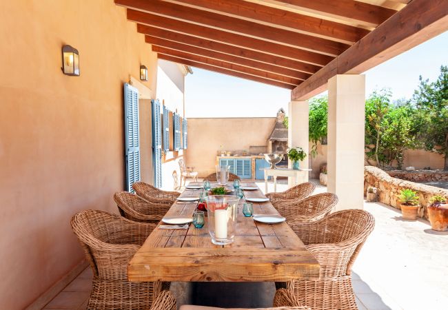 House in Es Llombards - Sa Bassa charming country holiday house with pool close to the village Es Llombards House in Es Llombards - Sa Bassa charming country holiday house with pool close to the village Es Llombards