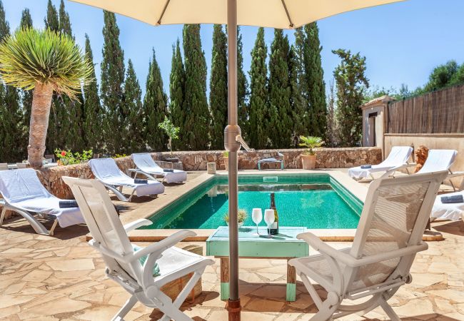 House in Es Llombards - Sa Bassa charming country holiday house with pool close to the village Es Llombards House in Es Llombards - Sa Bassa charming country holiday house with pool close to the village Es Llombards