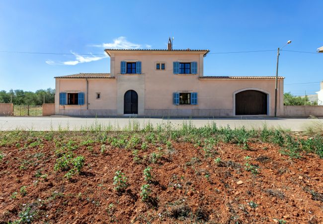House in Es Llombards - Sa Bassa charming country holiday house with pool close to the village Es Llombards House in Es Llombards - Sa Bassa charming country holiday house with pool close to the village Es Llombards