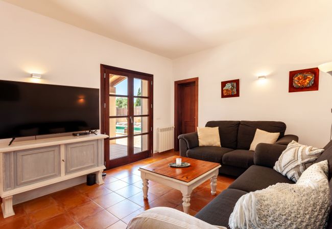 House in Es Llombards - Sa Bassa charming country holiday house with pool close to the village Es Llombards House in Es Llombards - Sa Bassa charming country holiday house with pool close to the village Es Llombards