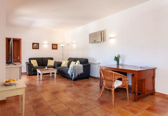 House in Es Llombards - Sa Bassa charming country holiday house with pool close to the village Es Llombards House in Es Llombards - Sa Bassa charming country holiday house with pool close to the village Es Llombards