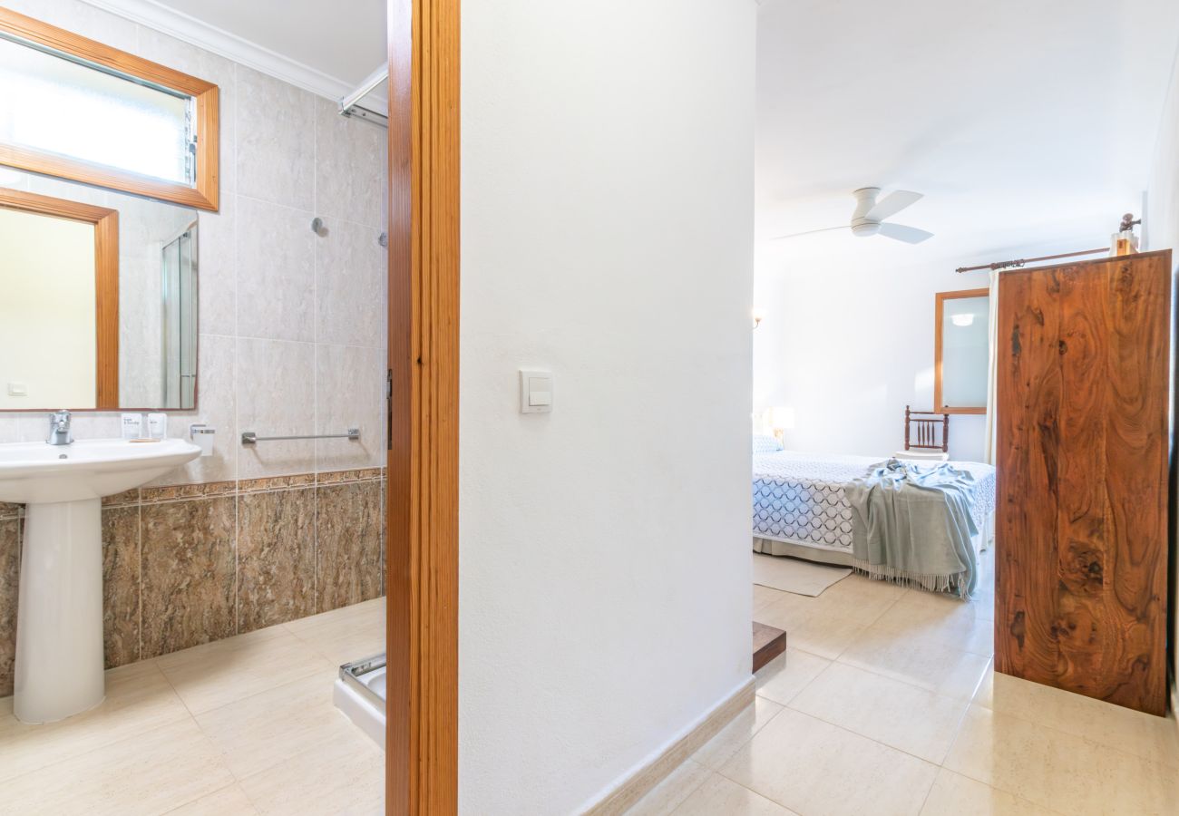 Apartment in Cala Santanyi - Sa Trona Beach House holiday getaway with views of Cala Santanyí just steps from the beach