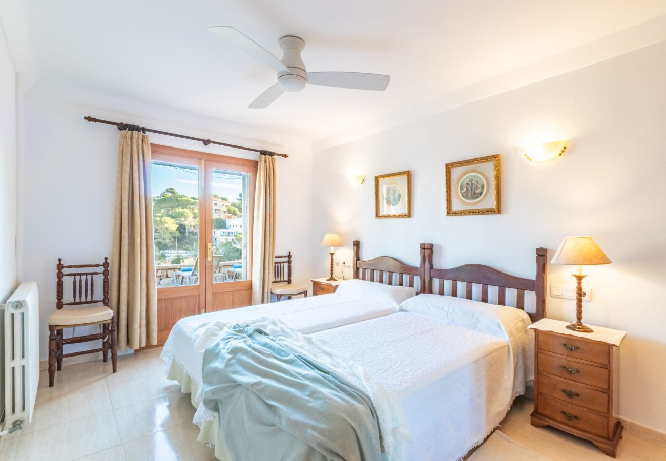 Apartment in Cala Santanyi - Sa Trona Beach House holiday getaway with views of Cala Santanyí just steps from the beach
