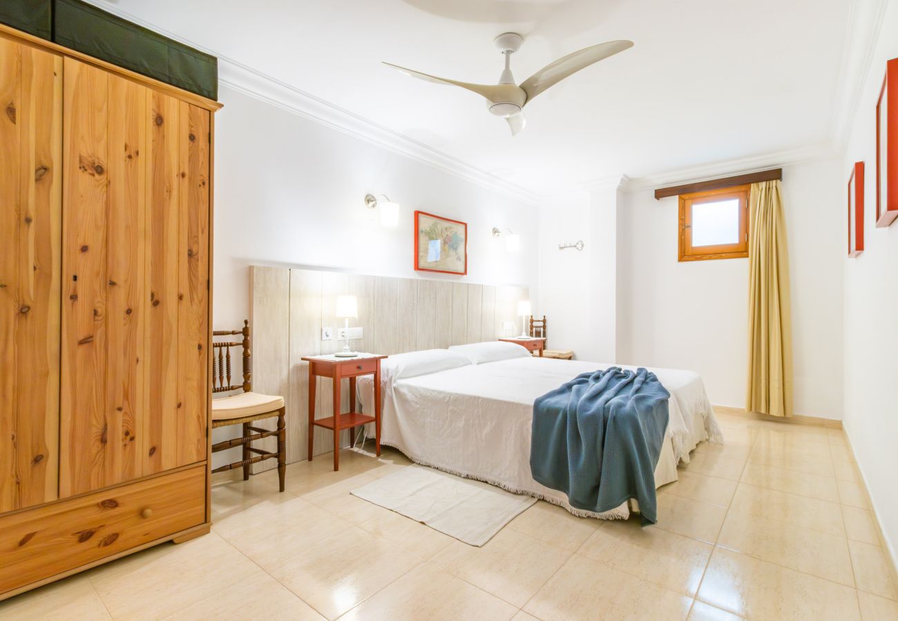 Apartment in Cala Santanyi - Sa Trona Beach House holiday getaway with views of Cala Santanyí just steps from the beach