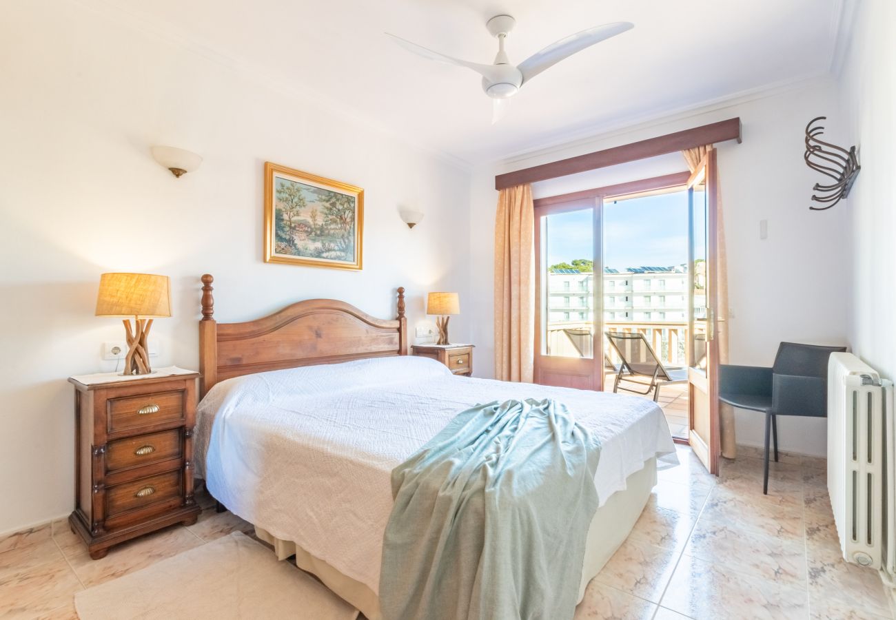 Apartment in Cala Santanyi - Sa Trona Beach House holiday getaway with views of Cala Santanyí just steps from the beach