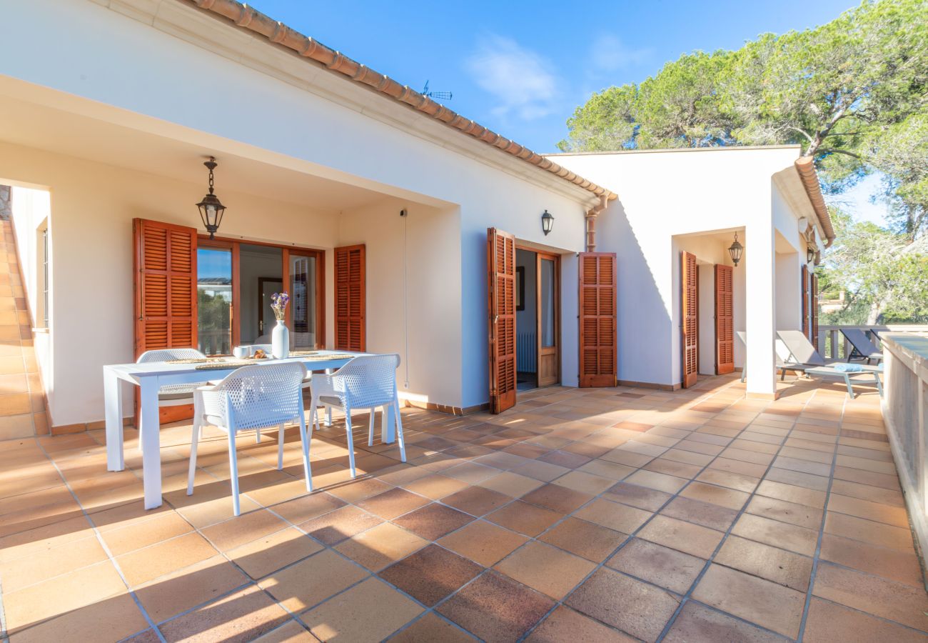Apartment in Cala Santanyi - Sa Trona Beach House holiday getaway with views of Cala Santanyí just steps from the beach