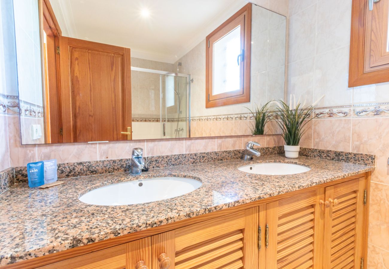 Apartment in Cala Santanyi - Sa Trona Beach House holiday getaway with views of Cala Santanyí just steps from the beach