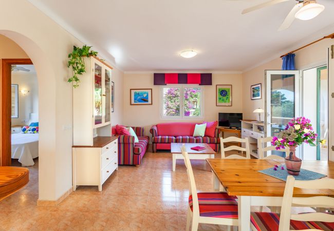 Chalet in Santanyi - Casa Blue comfortable home with pool in a quiet location between Cala Santanyí and Cala S'Amarador available for monthly stays Chalet in Santanyi - Casa Blue comfortable home with pool in a quiet location between Cala Santanyí and Cala S'Amarador available for monthly stays