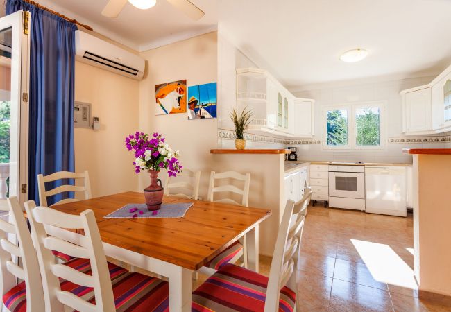 Chalet in Santanyi - Casa Blue comfortable home with pool in a quiet location between Cala Santanyí and Cala S'Amarador available for monthly stays Chalet in Santanyi - Casa Blue comfortable home with pool in a quiet location between Cala Santanyí and Cala S'Amarador available for monthly stays