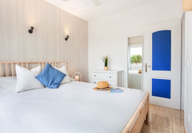 Apartment in Portocolom - La Ola Beach House seaside holiday house with shared pool in Porto Colom. Apartment in Portocolom - La Ola Beach House seaside holiday house with shared pool in Porto Colom.