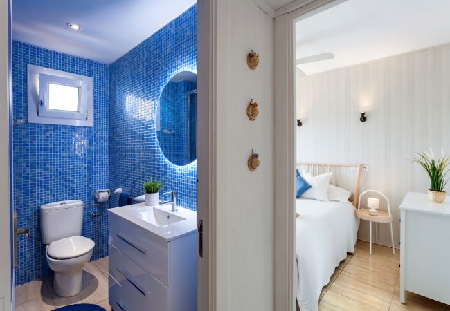 Apartment in Portocolom - La Ola Beach House seaside holiday house with shared pool in Porto Colom. Apartment in Portocolom - La Ola Beach House seaside holiday house with shared pool in Porto Colom.