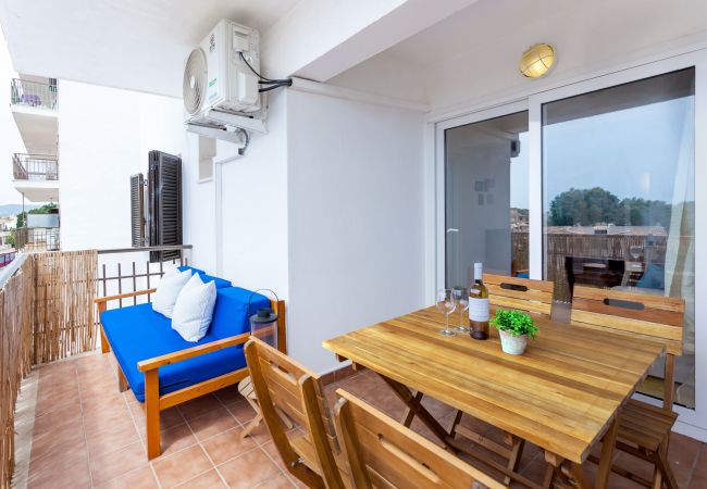 Apartment in Portocolom - La Ola Beach House seaside holiday house with shared pool in Porto Colom. Apartment in Portocolom - La Ola Beach House seaside holiday house with shared pool in Porto Colom.