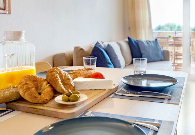 Apartment in Portocolom - La Ola Beach House seaside holiday house with shared pool in Porto Colom. Apartment in Portocolom - La Ola Beach House seaside holiday house with shared pool in Porto Colom.