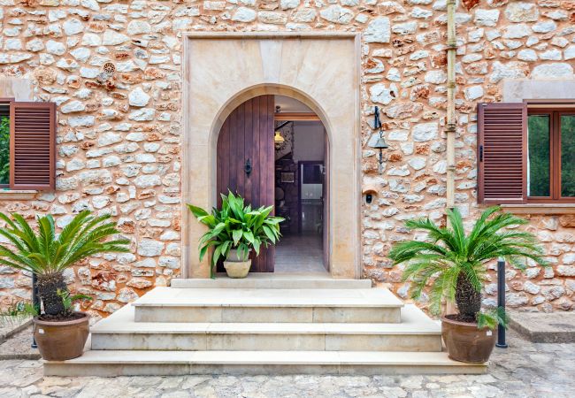 Country house in Portocolom - Pine Tree House Espiga Quiet Holiday House with Pool in Porto Colom, Perfect for Families & Relaxation Country house in Portocolom - Pine Tree House Espiga Quiet Holiday House with Pool in Porto Colom, Perfect for Families & Relaxation