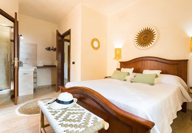 Country house in Portocolom - Pine Tree House Espiga Quiet Holiday House with Pool in Porto Colom, Perfect for Families & Relaxation Country house in Portocolom - Pine Tree House Espiga Quiet Holiday House with Pool in Porto Colom, Perfect for Families & Relaxation