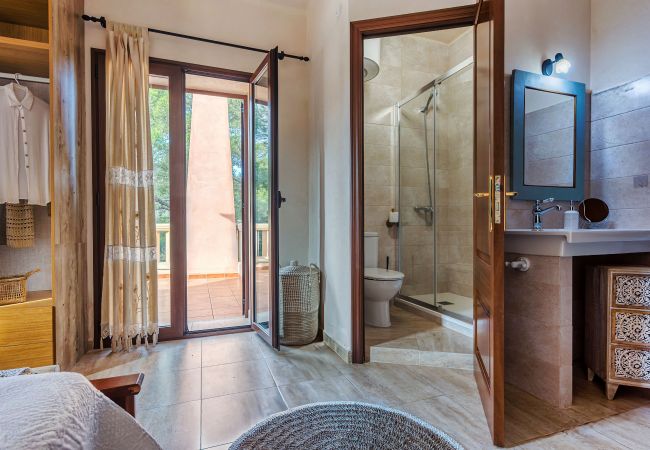 Country house in Portocolom - Pine Tree House Espiga Quiet Holiday House with Pool in Porto Colom, Perfect for Families & Relaxation Country house in Portocolom - Pine Tree House Espiga Quiet Holiday House with Pool in Porto Colom, Perfect for Families & Relaxation